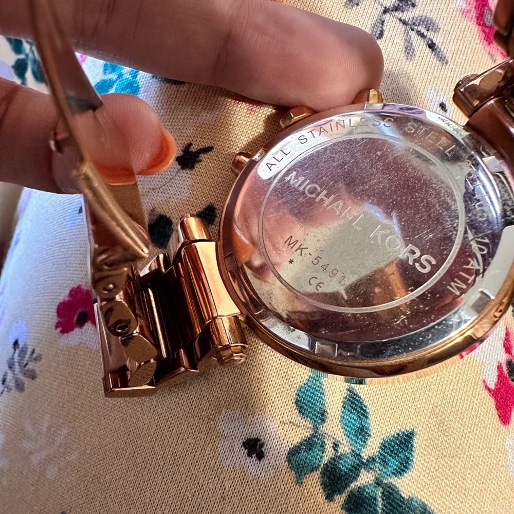 Rose gold Micheal kors watch - Picture 2 of 5